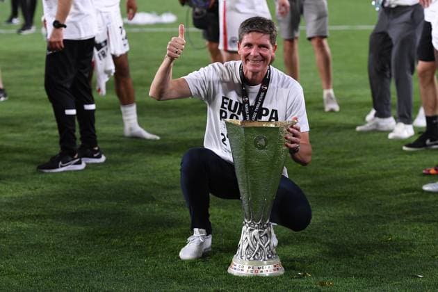 Soccer Europa League final Eintracht Frankfurt Glasgow Rangers on 18 05 2022 at Estadio Ramon Sanchez Pizjuan in Seville Oliver Glasner coach head coach Frankfurt with trophy cup xHDx
