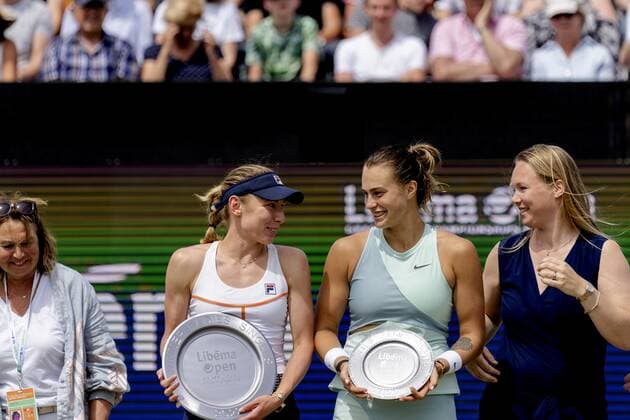 2022 06 12 13 31 40 ROSMALEN Tennis player Ekaterina Alexandrova Russia wins the final of the international tennis tournament Libema Open The combined Dutch tennis tournament for men and women will be held on the grass courts of Autotron for twelve days Right number two Aryna Sabalenka Belarus and Kiki Bertens ANP SANDER KONING netherlands out belgium out Rosmalen xVIxxIVx 450316299 originalFilename: 0160921915st.jpg
