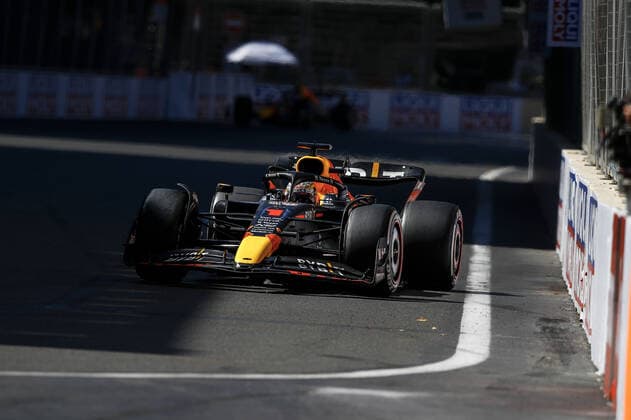 01 VERSTAPPEN Max (nld), Red Bull Racing RB18, action during the Formula 1 Azerbaijan Grand Prix 2022, 8th round of the 2022 FIA Formula One World Championship, WM, Weltmeisterschaft on the Baku City Circuit, from June 10 to 12, 2022 in Baku, Azerbaijan - F1 - AZERBAIJAN GRAND PRIX 2022 - RACE DPPI Panoramic  _B3_4164