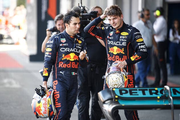 PEREZ Sergio (mex), Red Bull Racing RB18, portrait VERSTAPPEN Max (ned), Red Bull Racing RB18, portrait during the Formula 1 Azerbaijan Grand Prix 2022, 8th round of the 2022 FIA Formula One World Championship, WM, Weltmeisterschaft on the Baku City Circuit, from June 10 to 12, 2022 in Baku, Azerbaijan - F1 - AZERBAIJAN GRAND PRIX 2022 - RACE DPPI Panoramic  _B3_4464
