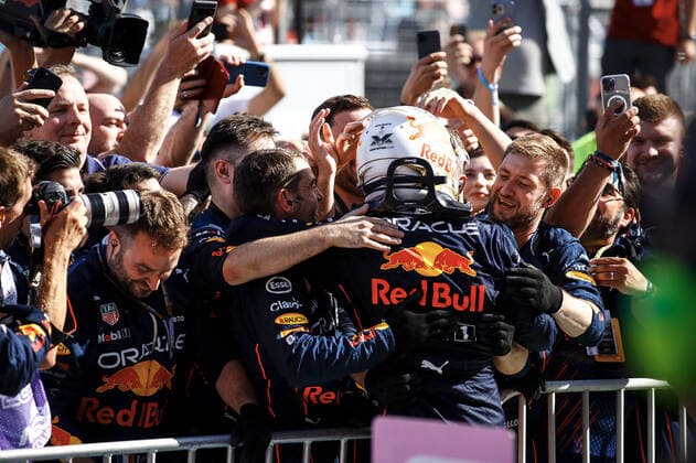 VERSTAPPEN Max (ned), Red Bull Racing RB18, portrait celebrates his victory during the Formula 1 Azerbaijan Grand Prix 2022, 8th round of the 2022 FIA Formula One World Championship, WM, Weltmeisterschaft on the Baku City Circuit, from June 10 to 12, 2022 in Baku, Azerbaijan - F1 - AZERBAIJAN GRAND PRIX 2022 - RACE DPPI Panoramic  _B3_4418