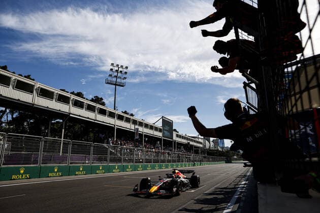 01 VERSTAPPEN Max (nld), Red Bull Racing RB18, action victory during the Formula 1 Azerbaijan Grand Prix 2022, 8th round of the 2022 FIA Formula One World Championship, WM, Weltmeisterschaft on the Baku City Circuit, from June 10 to 12, 2022 in Baku, Azerbaijan - F1 - AZERBAIJAN GRAND PRIX 2022 - RACE DPPI Panoramic  00122021__R5_0153