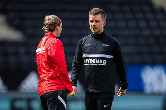 220612 Alexander Straus, head coach of Brann, ahead of the Toppserien football match between Rosenborg and Brann on June 12, 2022 in Trondheim Photo Marius Simensen BILDBYRAN Cop 238 bbeng brann dam football fotball fotboll fotboll rbk rosenborg skb tfk toppserien,  Copyright: MARIUSxSIMENSEN BB220612BB248