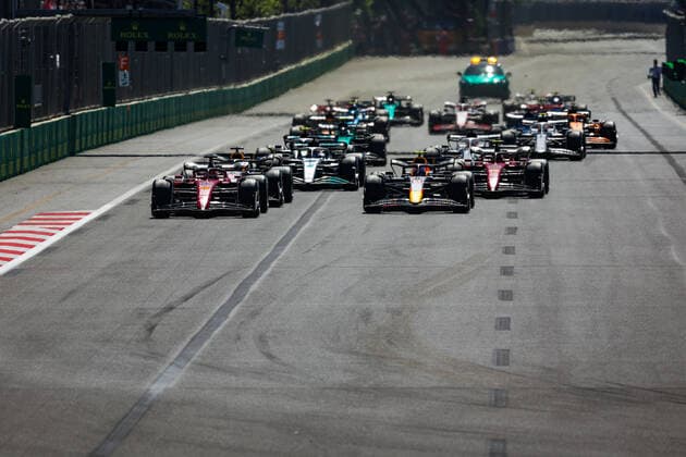 Start of the race: 16 LECLERC Charles (mco), Scuderia Ferrari F1-75, 11 PEREZ Sergio (mex), Red Bull Racing RB18, 01 VERSTAPPEN Max (nld), Red Bull Racing RB18, action during the Formula 1 Azerbaijan Grand Prix 2022, 8th round of the 2022 FIA Formula One World Championship, WM, Weltmeisterschaft on the Baku City Circuit, from June 10 to 12, 2022 in Baku, Azerbaijan - F1 - AZERBAIJAN GRAND PRIX 2022 - RACE DPPI Panoramic  20220612_G00D9022