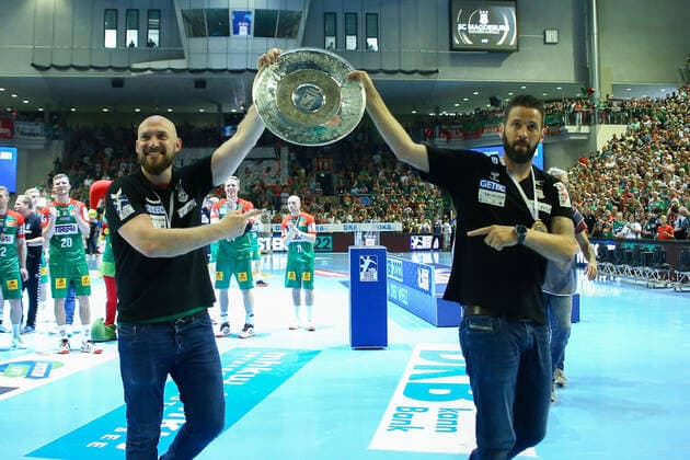 12 06 2022, xgox, handball Liqui Moly HBL, SC Magdeburg Rhein Neckar Loewen emspor, v l Yves Grafenhorst Magdeburg, co coach , Bennet Wiegert Magdeburg, coach with the championship trophy Magdeburg.