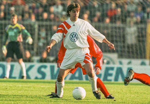 Aus 2. BL. Saison !993 94 VfL Wolfsburg - Hannover 96 0:0 am 30.10.1993. Im Foto: WOB Spieler Siegfried Reich *** From 2 BL season 993 94 VfL Wolfsburg Hannover 96 0 0 on 30 10 1993 In photo WOB player Siegfried Reich
