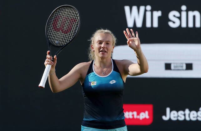 Katerina Siniakova CZE action upper body upper body tennis bed1 open WTA 500 tournament on grass women season 2021 2022 13 06 2022