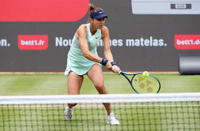 Belinda Bencic SUI single image clipping action tennis bett1 open WTA 500 tournament on grass women season 2021 2022 14 06 2022