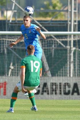 Photo Fabio Urbini LaPresse June 14, 2022 Ascoli , Italy soccer Italia vs Repubblica d Irlanda - European Qualification Under 21 - 2023 - Cino e Lillo Del Duca Stadium In the pic:Lorenzo Pirola Italy anticipates Evan Ferguson Irland  Copyright: xFabioxUrbini LaPressex
