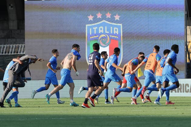 Italy players jubilate at the end of the match for qualification to the next round UEFA Under 21 Championship 2023 Group F qualifying football match between Italy and Republic of Ireland at Cino e Lillo Del Duca stadium in Ascoli Piceno (Italy), June 14th, 2022. Photo Cesare Purini Insidefoto cesarexpurini