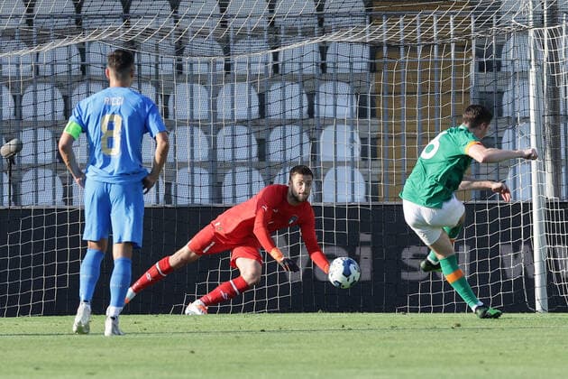 Conor Coventry of Republic of Ireland shoots and scores the 3-1 penalty during the UEFA Under 21 Championship 2023 Group F qualifying football match between Italy and Republic of Ireland at Cino e Lillo Del Duca stadium in Ascoli Piceno (Italy), June 14th, 2022. Photo Cesare Purini Insidefoto cesarexpurini