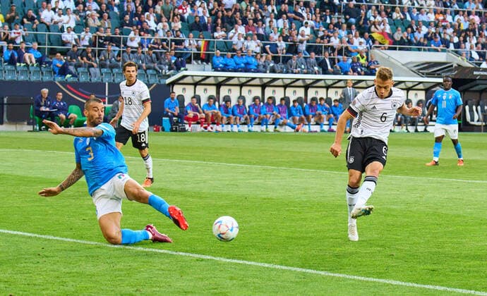 Joshua Kimmich, DFB 6 scores, shoots goal , Tor, Treffer, Torschuss, 1-0 in the UEFA Nations League 2022 match GERMANY - ITALY in Season 2022 2023 on Juni 14, 2022 in Mönchengladbach, Germany.