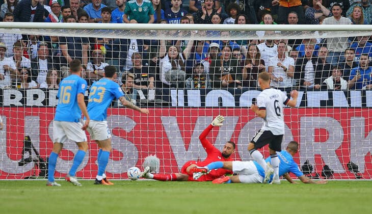 14 06 2022, football international match UEFA Nations League 2022 23, Germany Italy, at Borussia Park Mönchengladbach Josua Kimmich Germany goal shot to 1 0 against goalkeeper Gianluigi Donnarumma Italy
