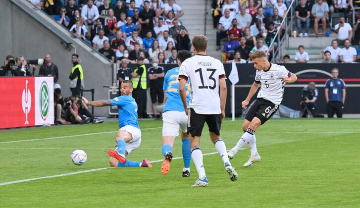 Joshua Kimmich Germany , r , scores the goal to 1 0 14 06 2022, Football 2022, UEFA Nations League 2022 23, Matchday 4, Germany Italy Photo Maik Hölter TEAM2sportphoto Mönchengladbach Borussia Park Germany Team2