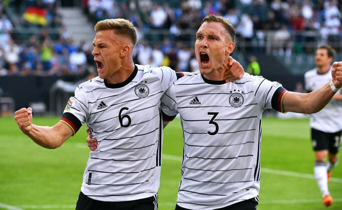 Football, UEFA Nations League, Men, Matchday 4, Borussia Park Mönchengladbach Germany white Italy blue cheering Joshua Kimmich GER after his goal to 1 0, together with David Raum GER cheering, joy, action DFB UEFA REGULATIONS PROHIBIT ANY USE OF PHOTOGRAPHS AS IMAGE SEQUENCES AND OR QUASI VIDEO