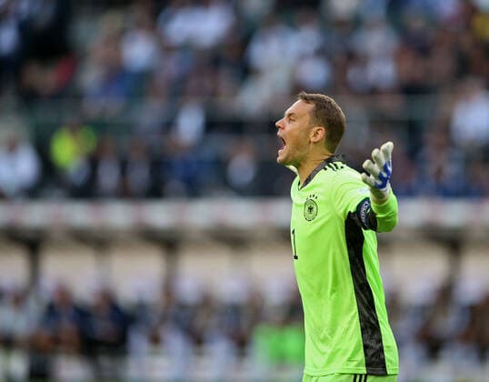14 06 2022, football international match UEFA Nations League 2022 23, Germany Italy, at Borussia Park Mönchengladbach goalkeeper Manuel Neuer Germany dissatisfied