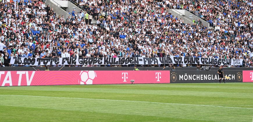 Football, men, 2022 2023 season, Nations League League A, Group 3, 4 match day in Moenchengladbach, Germany Italy, fans of Germany demand boycott of the World Cup in Qatar, 15000 dead for big scenes FIFA and Co without conscience, 14 06 2022, Copyright: xMatthiasxKochx