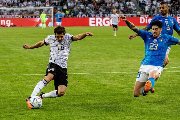 Shot on goal by Jonas Hofmann Germany, 18 , Alessandro Bastoni Italy 23 GER, Germany Germany vs Italy Italy, soccer, Laenderspiel, UEFA Nations League Division A, Group 3, 2022 2023, 14 06 2022, DFB DFL regulations prohibit any use of photographs as image sequences and or quasi video GER, Germany Germany vs Italy Italy, soccer, Laenderspiel, UEFA Nations League Division A, Group 3, 2022 2023, 14 06 2022 Moenchengladbach Copyright: xEibner-Pressefoto RogerxBuerkex EP_EER