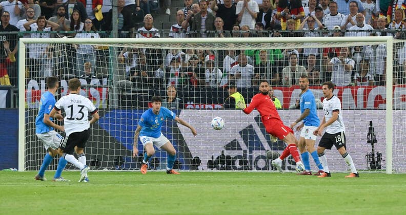 Thomas Müller Germany , left , scores the goal to 3 0, goalkeeper Gianluigi Donnarumma Italy is powerless 14 06 2022, Football 2022, UEFA Nations League 2022 23, Matchday 4, Germany Italy Photo Maik Hölter TEAM2sportphoto Mönchengladbach Borussia Park Germany Team2