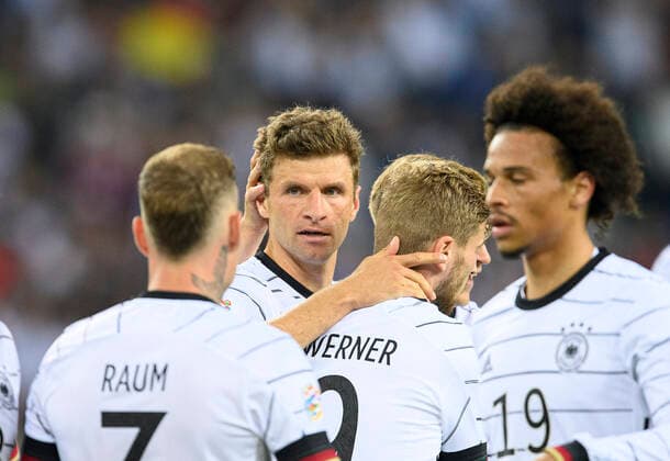 collective goal celebration around Thomas MUELLER GER after goal to 3 0 with Timo WERNER GER , jubilation, joy, enthusiasm, action football UEFA Nations League, match day 4, Germany GER Italy ITA , on 14 06 2022 in Moenchengladbach Germany