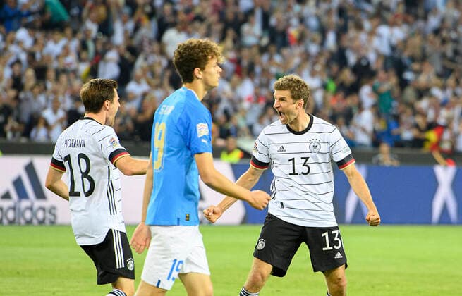 Goal celebration Thomas MUELLER GER after goal to 3 0,li Jonas HOFMANN GER Jubel,Freude,Begeisterung,Action Football UEFA Nations League, Matchday 4, Germany GER Italy ITA , on 14 06 2022 in Moenchengladbach Germany