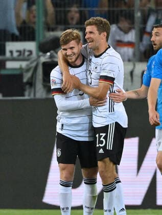 Cheers Timo Werner Germany , left , and Thomas Müller Germany after the 5 0 14 06 2022, football 2022, UEFA Nations League 2022 23, Matchday 4, Germany Italy Photo Maik Hölter TEAM2sportphoto Mönchengladbach Borussia Park Germany Team2