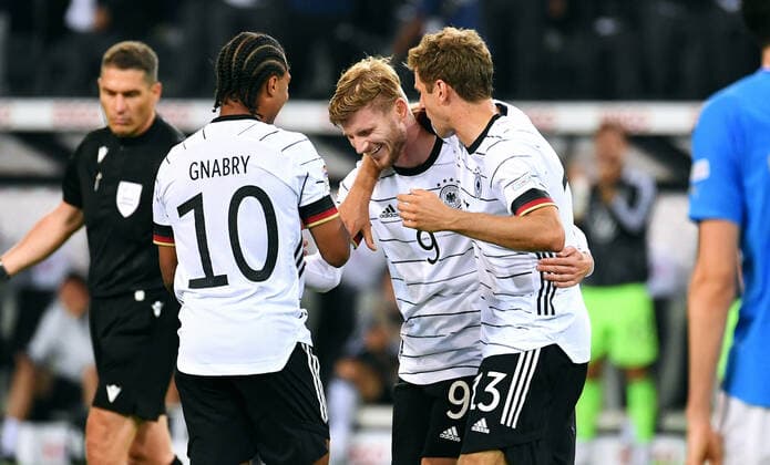 Football, UEFA Nations League, Men, Matchday 4, Borussia Park Mönchengladbach Germany white Italy blue cheering Timo Werner GER after his goal to 5 0, together with Thomas Müller GER , Serge Gnabry GER cheering, joy, action DFB UEFA REGULATIONS PROHIBIT ANY USE OF PHOTOGRAPHS AS IMAGE SEQUENCES AND OR QUASI VIDEO