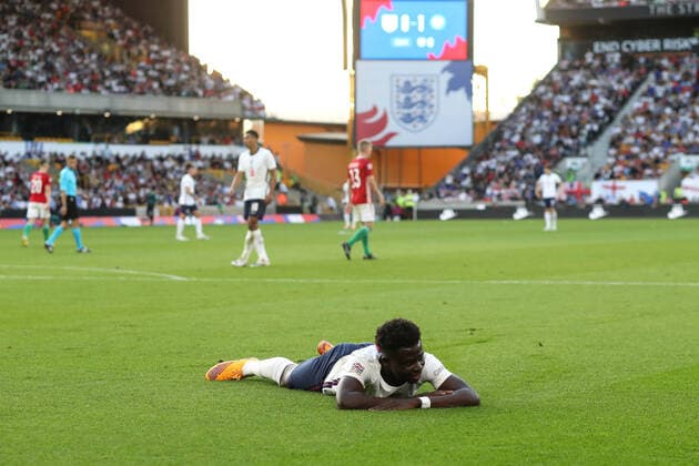 England gegen Ungarn 14. Juni 2022, Wolverhampton UEFA Nations League Liga A Gruppe 3 England gegen Ungarn Bukayo Saka von England liegt am Boden Foto Mark Leech Abseits Wolverhampton UK  Copyright: xMarkxLeechx xOffsidexOffside