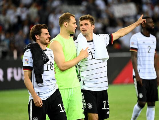 Football, Men, Season 2022 2023, Nations League League A, Group 3, 4 Matchday in Moenchengladbach, Germany Italy, f l Jonas Hofmann Germany , Goalkeeper Manuel Neuer Germany , Thomas Müller Germany , Cheering after the final whistle, 14 06 2022, Copyright: xMatthiasxKochx