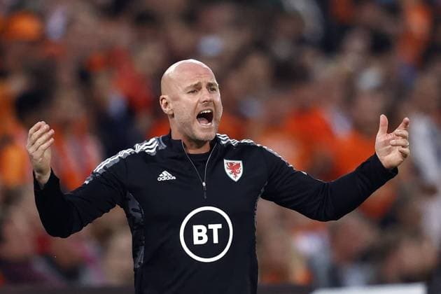 ROTTERDAM Wales coach Rob Page during the UEFA Nations League match between the Netherlands and Wales at Feyenoord stadium on June 14, 2022 in Rotterdam, Netherlands ANP PIETER STAM DE YOUNG UEFA Nations League Path Group 4 2022 xVIxANPxSportx xxANPxIVx 450449601 originalFilename: 450449601.jpg
