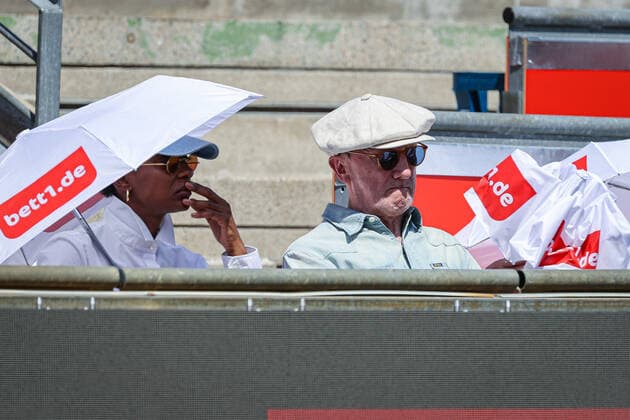 prominent spectator at the bett1open Marius Müller Westernhagen r with wife Lindiwe Suttle, bett1open WTA 500, Berlin, LTTC Rot Weiß , 15 06 2022, Copyright: xClaudioxGärtnerx