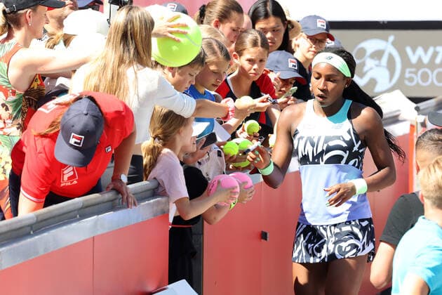DEU, tennis, bett1Open 2022, 15 06 2022, Rot Weiss Tennisanlage, Berlin, DEU, tennis, bett1Open 2022, in the picture Coco GAUFF USA with her fans Foto Juergen Engler nordphoto GmbH JuergenxEngler nph00076