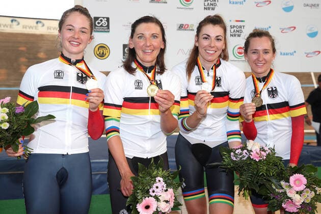 Kaarst, 15 06 2022, 135 German Track Cycling Championships, Day 2, 4000m Team Pursuit Elite Women, Final, Sportforum Kaarst Buettgen The new German champions the team of Team CERATIZIT WNT Pro Cycling Team Lana Eberle, Lisa Brennauer, Laura Sueßmilch and Lea Lin Teutenberg at the ceremony in the final Track Cycling Championships 2022