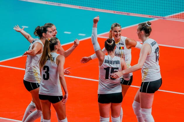 (220616) -- QUEZON CITY, June 16, 2022 -- Players of Belgium celebrate after scoring during the FIVB Volleyball Nations League Women s Pool 4 match against Canada in Quezon City, the Philippines on June 16, 2022. ) (SP)PHILIPINES-QUEZON CITY-VOLLEYBALL-NATIONS LEAGUE-CANADA VS BELGIUM RouellexUmali 