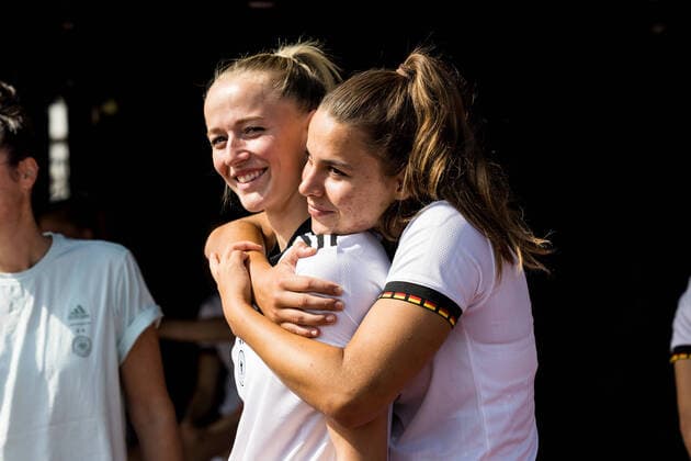 Womens National Team Media Day 16 06 2022 Lena Oberdorf hugs Lea Schueller Womens National Team Media Day, Herzogenaurach, Adi Dassler Stadium Copyright: xBEAUTIFULxSPORTS Wunderlx