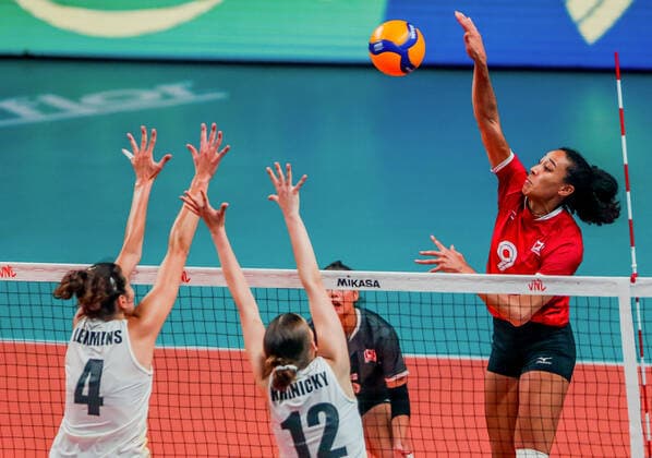 (220616) -- QUEZON CITY, June 16, 2022 -- Canada s Alexa Gray (R) spikes during the FIVB Volleyball Nations League Women s Pool 4 match against Belgium in Quezon City, the Philippines on June 16, 2022. ) (SP)PHILIPINES-QUEZON CITY-VOLLEYBALL-NATIONS LEAGUE-CANADA VS BELGIUM RouellexUmali 