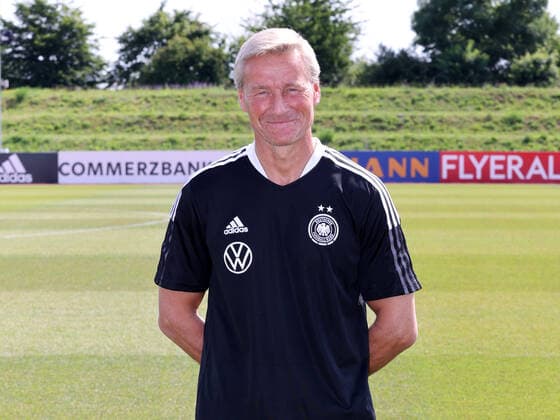 16 06 2022 German national soccer team national team women DFB EM European Championship 2022 UEFA Womens EURO photo appointment portrait appointment team squad single photo portrait portrait headshot DaMa single photo single photo portrait portrait headshot Thomas Nörenberg Noerenberg co coach assistant coach women national team