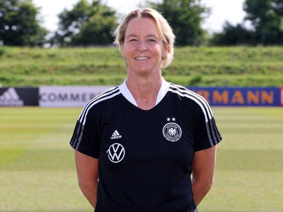 16 06 2022 German national soccer team national team women DFB European Championship 2022 UEFA Womens EURO photo appointment portrait appointment team squad single photo portrait portrait headshot DaMa single photo single photo portrait portrait headshot Martina Voss Tecklenburg national coach women national team