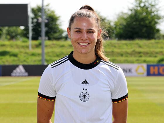 16 06 2022 German national soccer team national team women DFB EM European Championship 2022 UEFA Womens EURO photo appointment portrait appointment team squad single photo portrait portrait headshot DaMa single photo single photo portrait portrait headshot Lena Oberdorf women national team