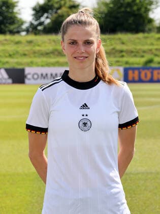 16 06 2022 German national soccer team national team women DFB European Championship 2022 UEFA Womens EURO photo appointment portrait appointment team squad single photo portrait portrait headshot DaMa single photo single photo portrait portrait headshot Tabea Waßmuth Wassmuth women national team