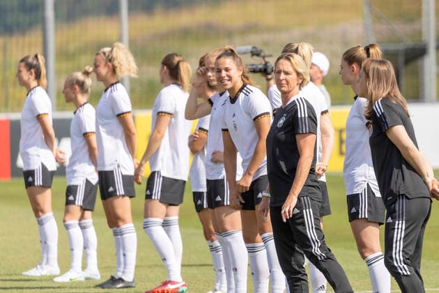 Reportage 16 06 2022 DFB womens national team at training camp at adidas in Herzogenaurach The women invite the press to Media Day Head coach Martina Voss Tecklenburg also lines up for portraits Herzogenaurach Bavaria Germany