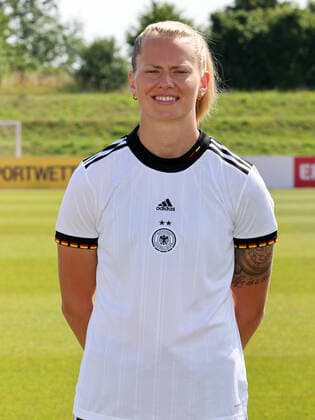 16 06 2022 German national soccer team national team women DFB EM European Championship 2022 UEFA Womens EURO photo appointment portrait appointment team squad single photo portrait portrait headshot DaMa single photo single photo portrait portrait headshot Maximiliane Rall women national team