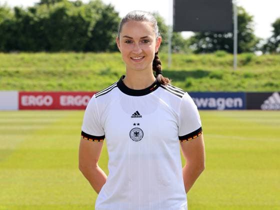 16 06 2022 German national soccer team national team women DFB EM European Championship 2022 UEFA Womens EURO photo appointment portrait appointment team squad single photo portrait portrait headshot DaMa single photo single photo portrait portrait headshot Sara Däbritz Daebritz women national team