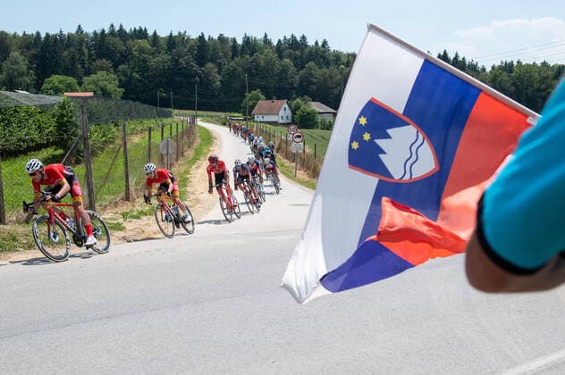 Sport Themen der Woche KW24 Sport Bilder des Tages June 16, 2022, Hotunje, Slovenia: A general view of the peloton competing during the 28th Tour of Slovenia, 2nd Stage, a 174,2km stage between Ptuj and Rogaska Slatina. Hotunje Slovenia - ZUMAs197 20220616_zaa_s197_502 Copyright: xMilosxVujinovicx