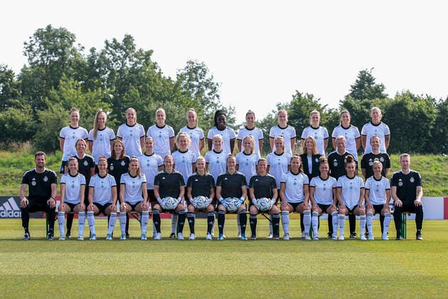 16 06 2022, Mediaday at DFB Team der Frauen, Germany, Herzogenaurach, Adi Dassler Sportplatz, In picture back row Marina Hegering, Sophia Kleinherne, Sydney Lohmann, Laura Freigang, Giulia Gwinn, Nicole Anyomi, Sara Doorsoun, Sjoeke Nuesken, Tabea Wassmuth, Chantal Hagel, Maximiliane Rall middle row Martina Voss Tecklenburg Coach , Britta Carlson assistant coaches , Sara Daebritz, Lena Lattwein, Lea Schueller, Kathrin Hendrich, Klara Buehl, Maika Fischer team manager , Thomas Noerenberg assistant coaches , Patrik Grolimund assistant coaches bottom row Michael Fuchs goalkeeping coach , Jana Feldkamp, Felicitas Rauch, Jule Brand, Ann Katrin Berger, Merle Frohms, Almuth Schult, Martina Tufekovic, Lena Sophie Oberdorf, Linda Dallmann, Lina Magull, Svenja Huth, Jan Ingwer Carlsen Bracker Neuro Centered Training DFL REGULATES PROHIBIT ANY USE OF PHOTOGRAPHS AS IMAGE SEQUENCES AND OR QUASI VIDEO Copyright: HMBxMedia xJulienxBecker