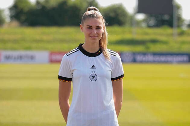 16 06 2022, Mediaday at DFB Team der Frauen, Germany, Herzogenaurach, Adi Dassler Sportplatz, In picture Jule Brand DFL REGULATES PROHIBIT ANY USE OF PHOTOGRAPHS AS IMAGE SEQUENCES AND OR QUASI VIDEO Copyright: HMBxMedia xJulienxBecker