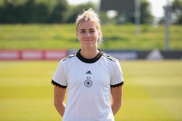 16 06 2022, Mediaday at DFB Team der Frauen, Germany, Herzogenaurach, Adi Dassler Sportplatz, In picture Laura Freigang DFL REGULATES PROHIBIT ANY USE OF PHOTOGRAPHS AS IMAGE SEQUENCES AND OR QUASI VIDEO Copyright: HMBxMedia xJulienxBecker