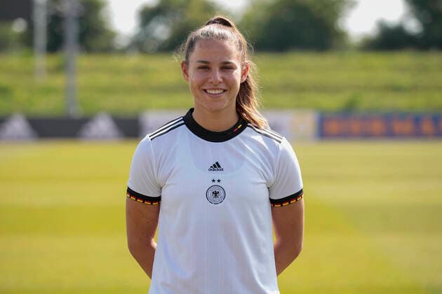 16 06 2022, Mediaday at DFB Team der Frauen, Germany, Herzogenaurach, Adi Dassler Sportplatz, In picture Lena Oberdorf DFL REGULATES PROHIBIT ANY USE OF PHOTOGRAPHS AS IMAGE SEQUENCES AND OR QUASI VIDEO Copyright: HMBxMedia xJulienxBecker