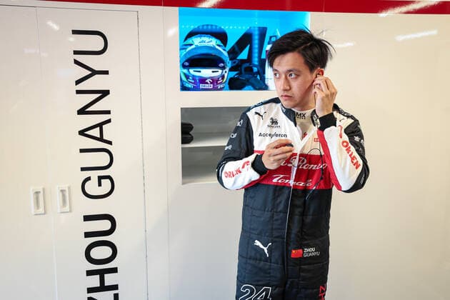 ZHOU Guanyu (chi), Alfa Romeo F1 Team ORLEN C42, portrait during the Formula 1 AWS Grand Prix du Canada 2022, 9th round of the 2022 FIA Formula One World Championship, WM, Weltmeisterschaft on the Circuit Gilles Villeneuve, from June 17 to 19, 2022 in Montreal, Canada - F1 - CANADIAN GRAND PRIX 2022 DPPI Panoramic  GOOD9779