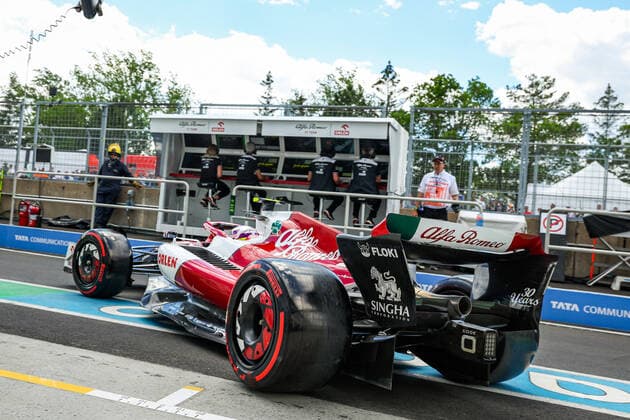 24 ZHOU Guanyu (chi), Alfa Romeo F1 Team ORLEN C42, action during the Formula 1 AWS Grand Prix du Canada 2022, 9th round of the 2022 FIA Formula One World Championship, WM, Weltmeisterschaft on the Circuit Gilles Villeneuve, from June 17 to 19, 2022 in Montreal, Canada - F1 - CANADIAN GRAND PRIX 2022 DPPI Panoramic  20220617_GOOD0109